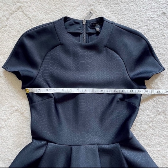 Ted Baker Melisse Snake Neoprene Short Sleeve Mini Dress Black Ted Sz 2 US Sz 6 - Picture 4 of 16